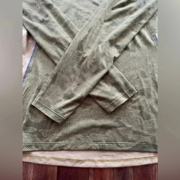 Lululemon camo long sleeve shirt - Picture 5 of 6
